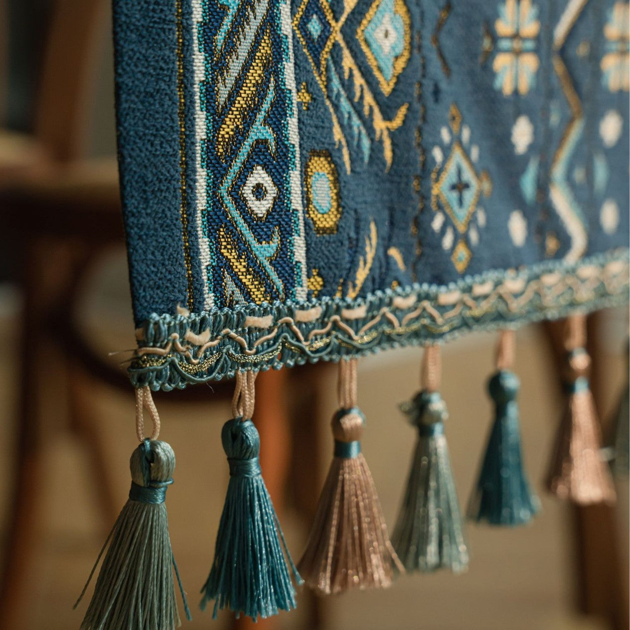 Retro Jacquard Table Cloth with Decorative Tassels