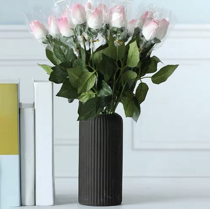 Luxurious Black Vase - Modern Vase - Modern Style - Home Furnishings - Chic - Classic Style - Matte Black Interior - Matte Black Interior - Modern Interior - Classic Model - Vase - Flower Vase - Chic Flower Vase