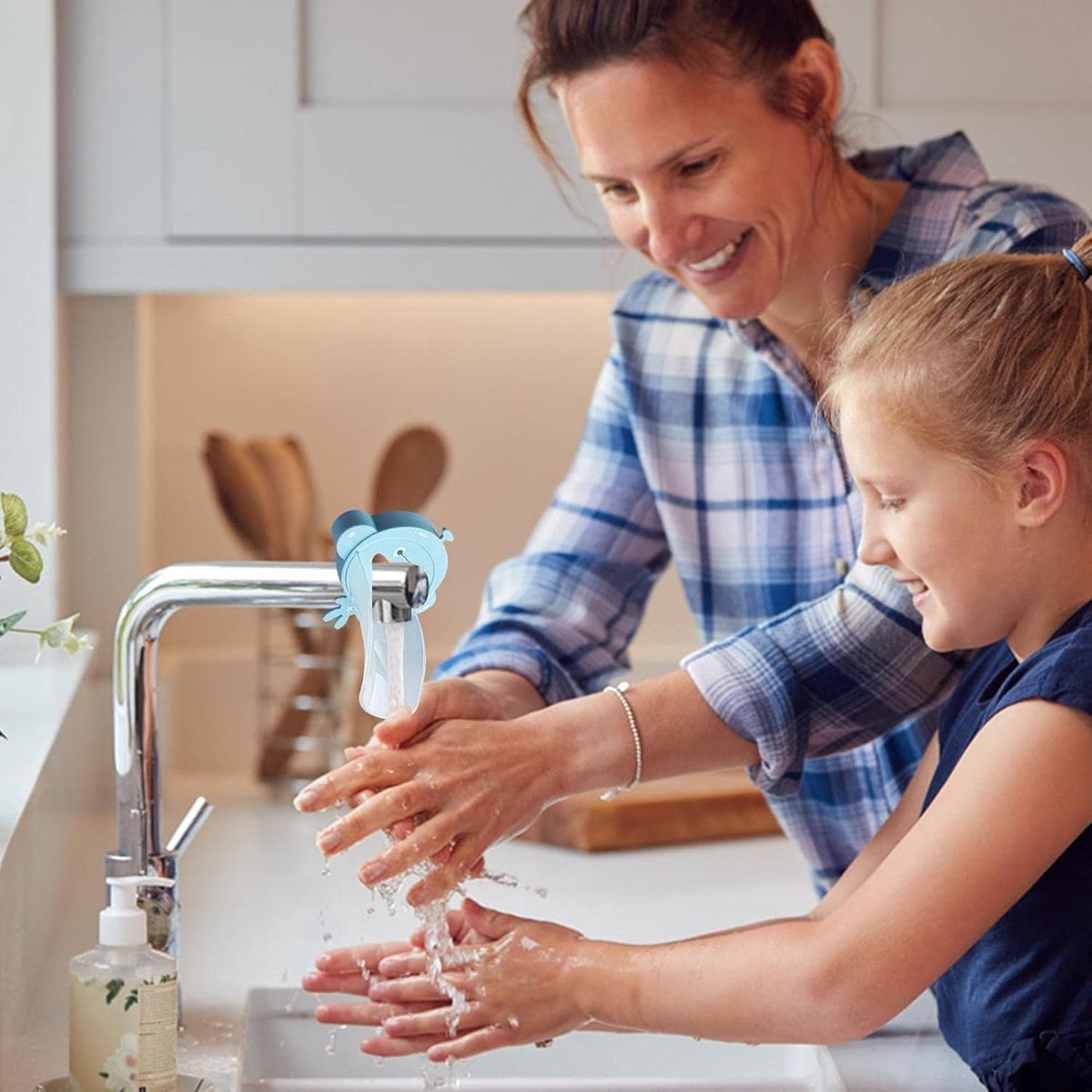 Faucet extender - Faucet spout - Extension - Faucet extender - Bathroom extension - Faucet - Faucet part - Faucet attachment - Children's faucet - Universal - For children - Aid for babies - Practical - Hygienic - Safe - Easy to use