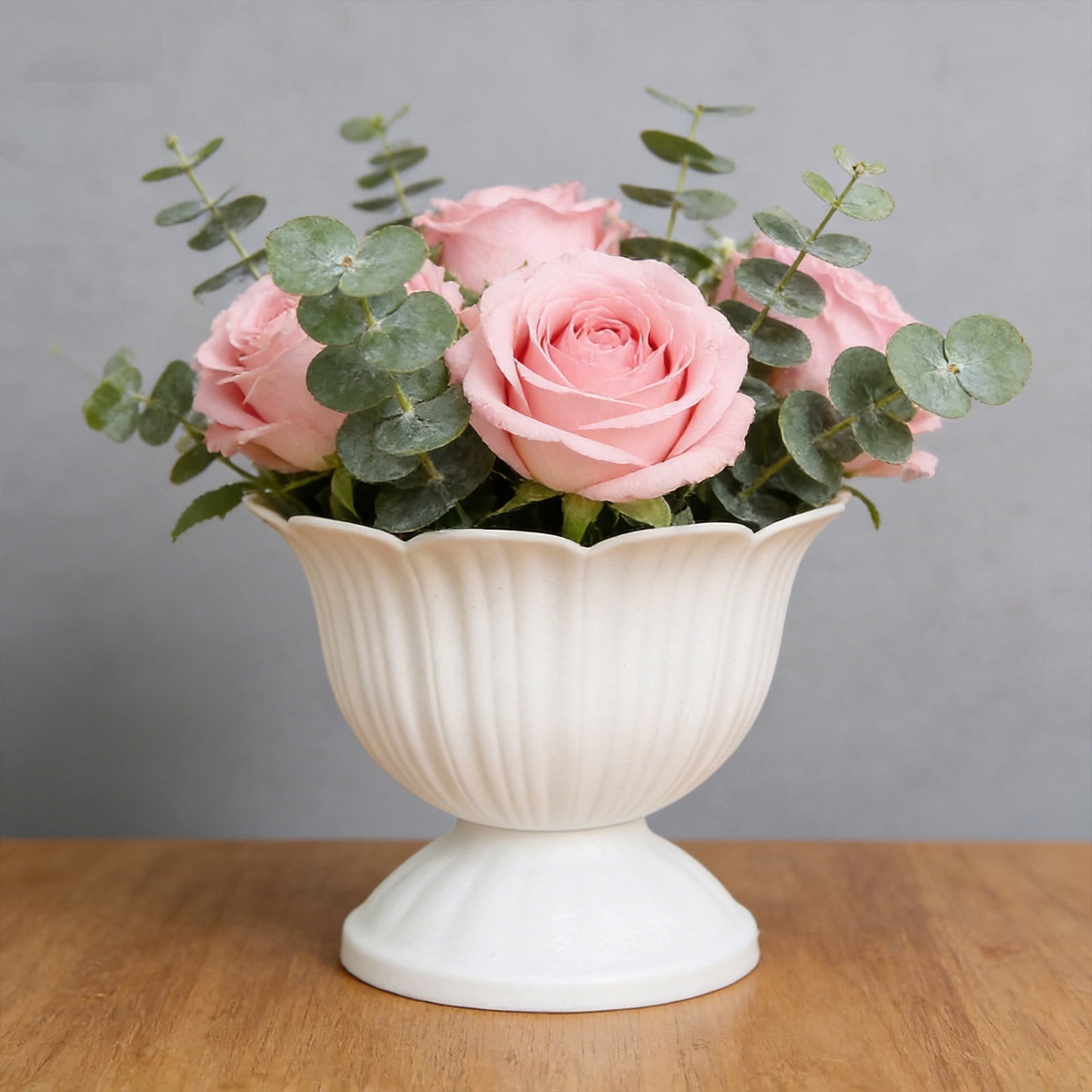1.1L Thickened Round Bottom Plastic Flower Pot,18x13.5x18cm White Planter for Indoor and Outdoor Plants,Durable and Easy to Clean,Suitable for Various Decorative and Gardening Needs