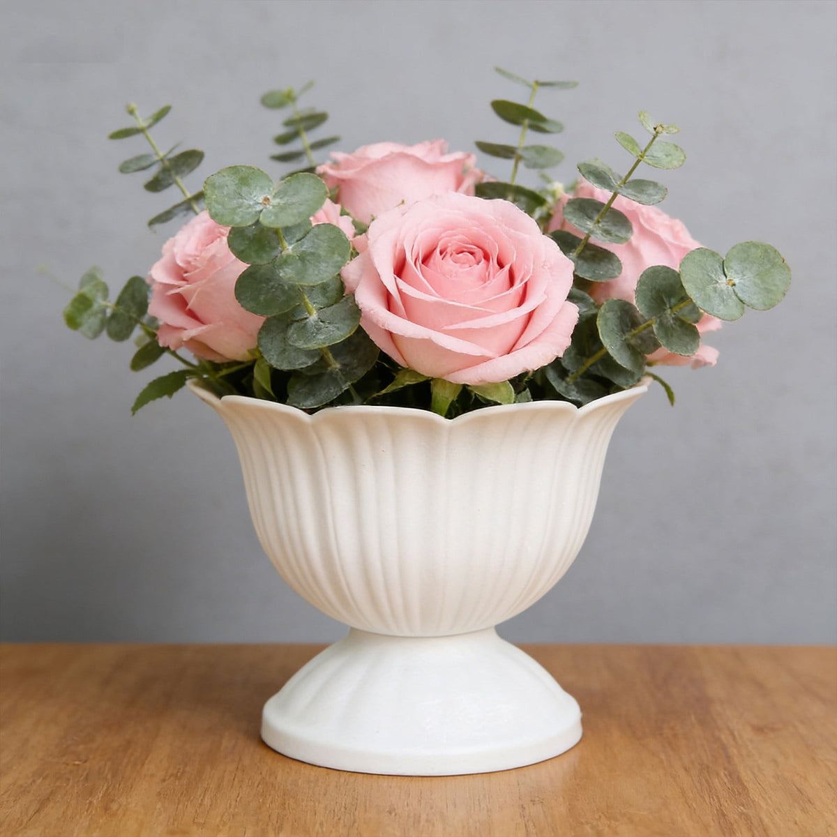 1.1L Thickened Round Bottom Plastic Flower Pot,18x13.5x18cm White Planter for Indoor and Outdoor Plants,Durable and Easy to Clean,Suitable for Various Decorative and Gardening Needs