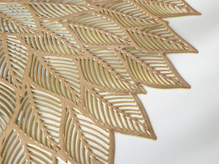 Round Hollow Out Flowers Place Mats for Dining Table Pressed Vinyl Blooming Leaf Table Mats for Holiday Party Wedding Accent
