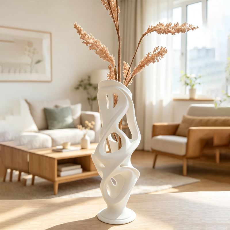 3D-printed vases: Unique and personalized items to decorate dining tables. White.