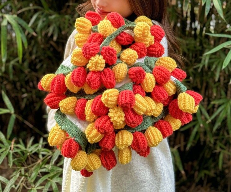 A rose bouquet multifunctional blanket, perfect for all seasons, ideal as an office nap blanket or air-conditioning cover. A timeless romantic gift for your girlfriend on holidays or birthdays. Everlasting romance.(Diameter: 100 cm / 39 in.Yellow on white