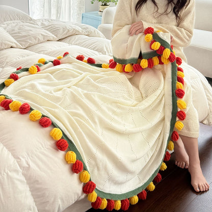 A rose bouquet multifunctional blanket, perfect for all seasons, ideal as an office nap blanket or air-conditioning cover. A timeless romantic gift for your girlfriend on holidays or birthdays. Everlasting romance.(Diameter: 100 cm / 39 in.Yellow on white
