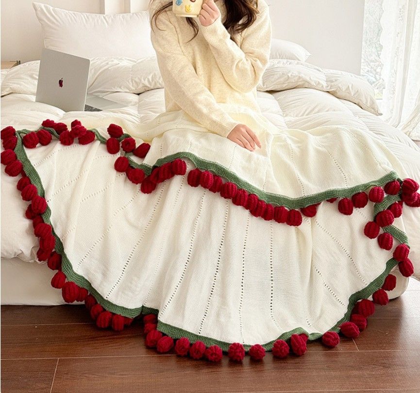 A rose bouquet multifunctional blanket, perfect for all seasons, ideal as an office nap blanket or air-conditioning cover. A timeless romantic gift for your girlfriend on holidays or birthdays. Everlasting romance.(Diameter: 100 cm / 39 in.Yellow on white
