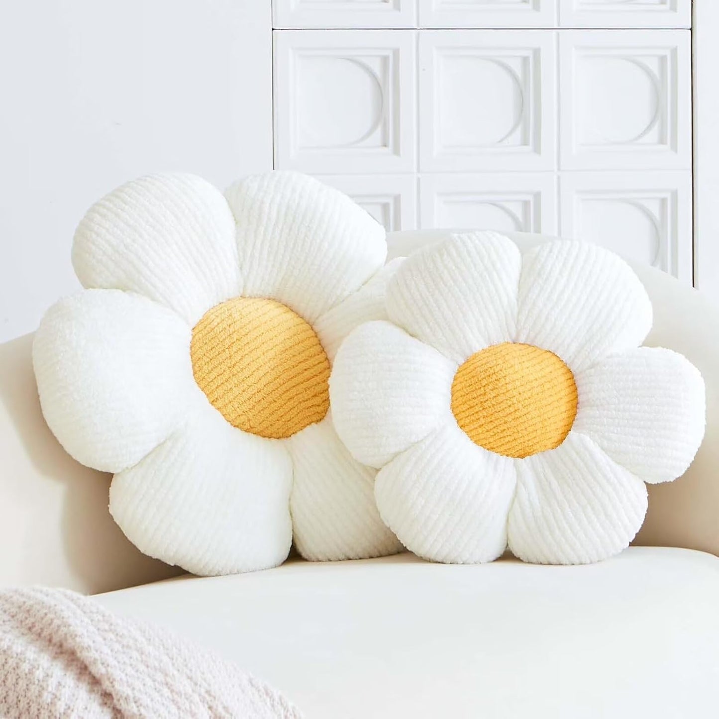 White Flower Decorative Throw Pillow for Bed Couch, Cute Daisy Shaped Plush Aesthetic Pillow, Soft 19.6" Floor Pillow Seat Cushion