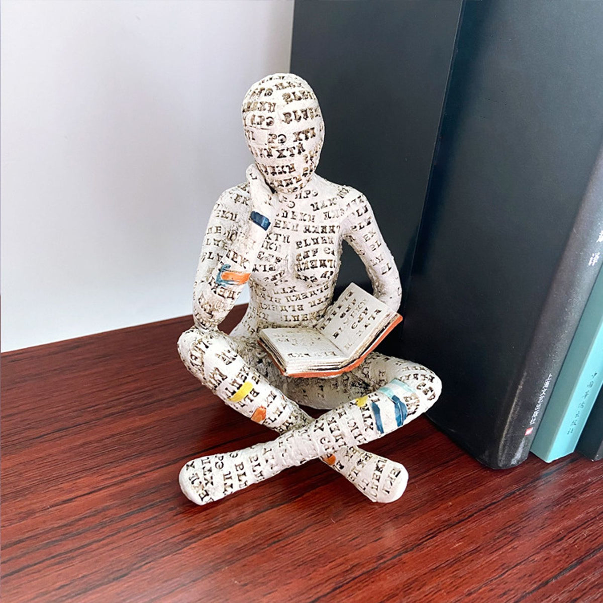 Woman Reading Paper Pulp Molding Ornaments Resin Ornaments Bookshelf Decoration