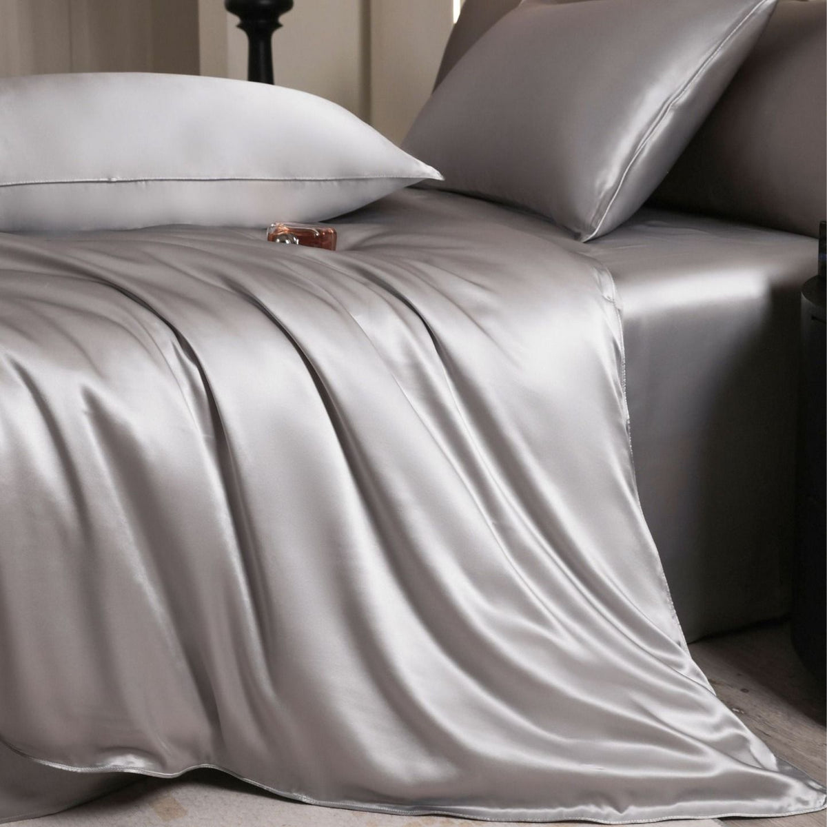 Oval Silk Workshop 22 Momme Silk Four Piece Set 1.8 m bed (2x 2.3 m quilt cover 2.3x 2.5 m bed sheet)