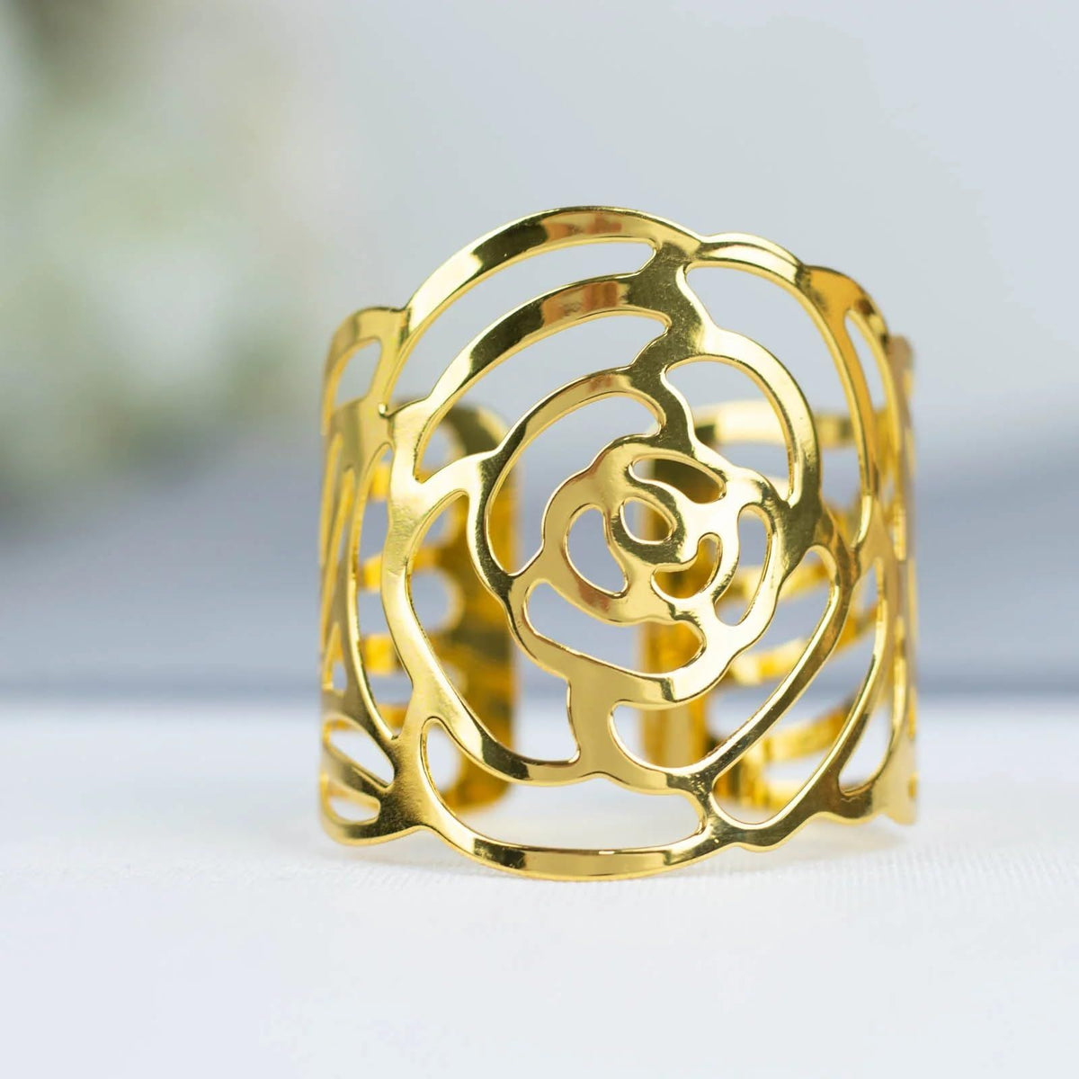 2pcs Napkin Rings of Hollow Metal Napkin Buckles Gold Napkin Rings Hotel Table Cloth Rings Gold Gold Finish