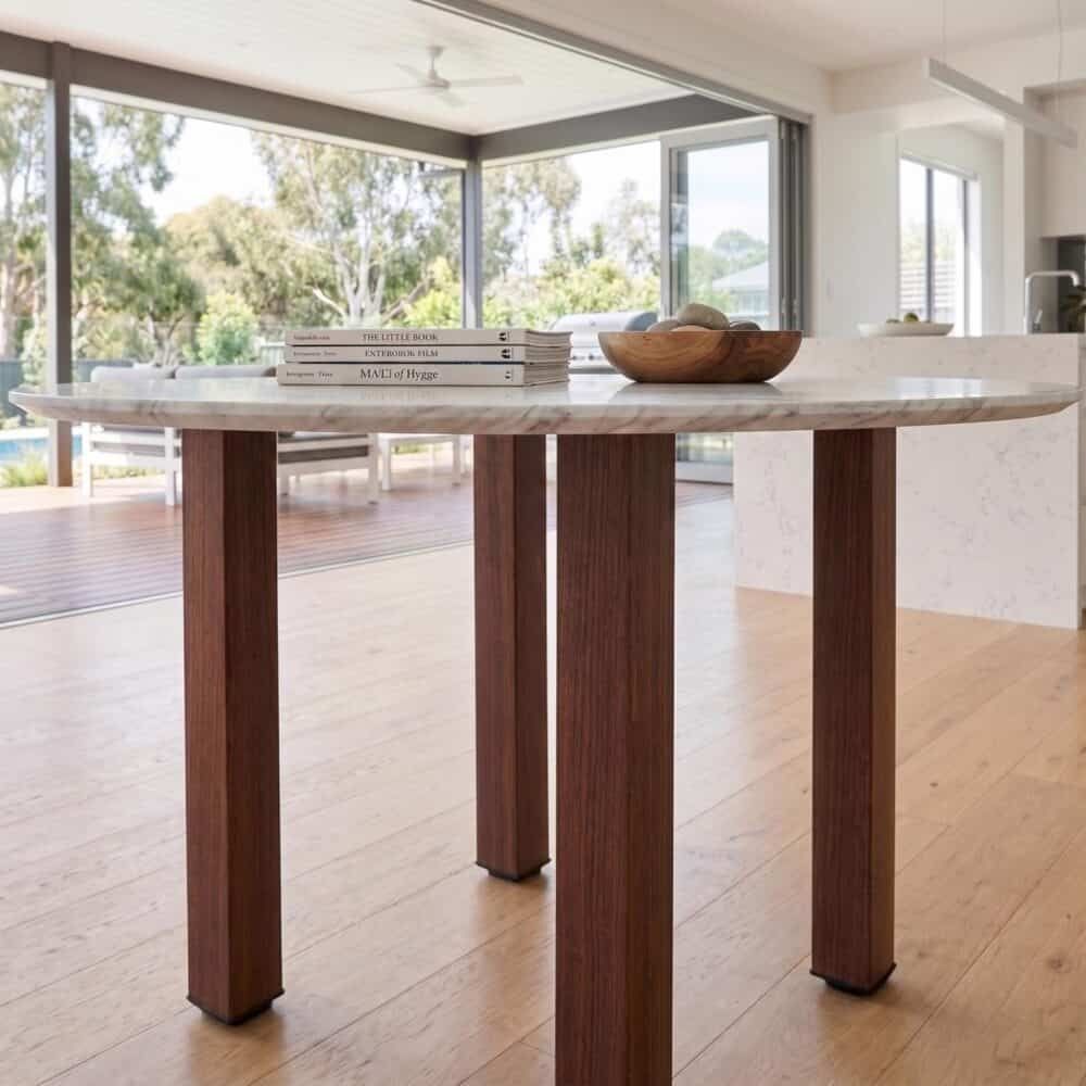Willowmarble Round Dining Table
