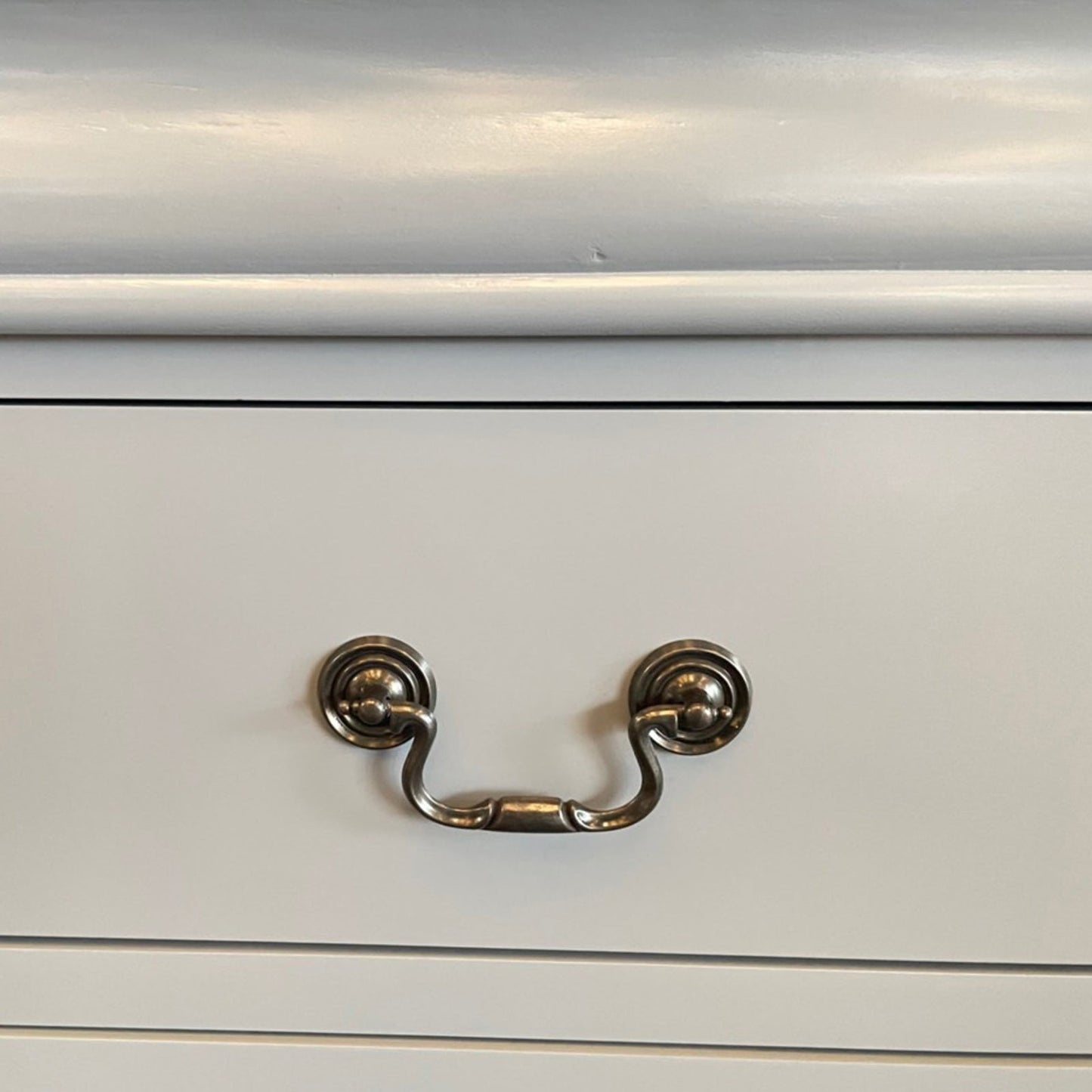 Dressing Chest with 6 Storage Drawers in Solid Wooden Mirror Metal Handles Grey Colour