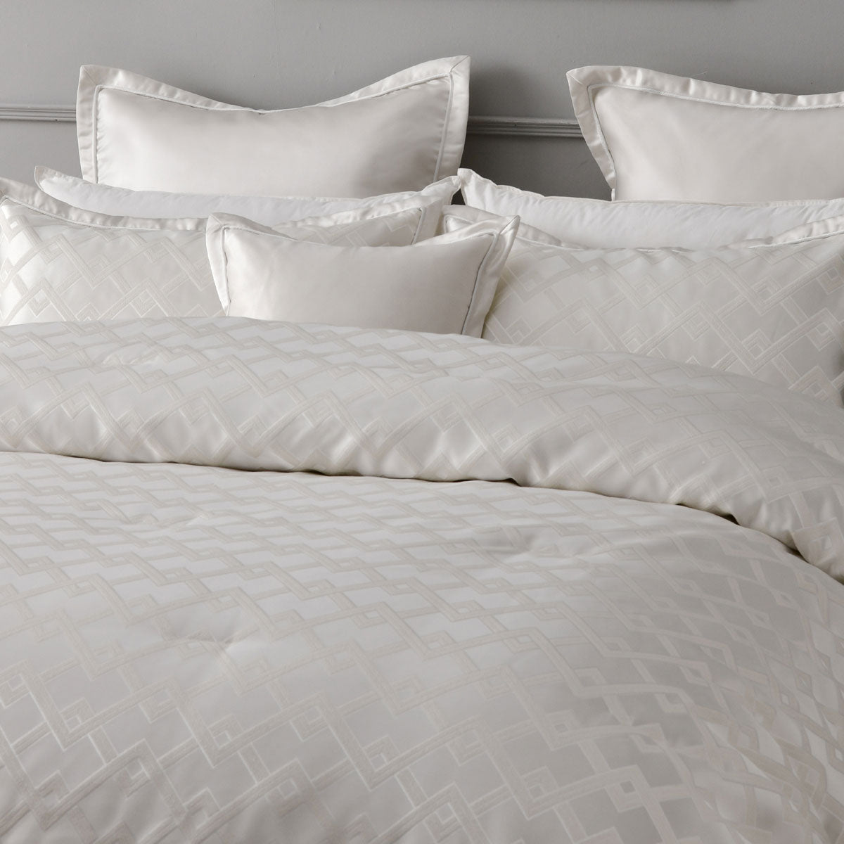 Bianca Firenze Pearl 6 Pcs Jacquard Geometric Comforter Set Super King