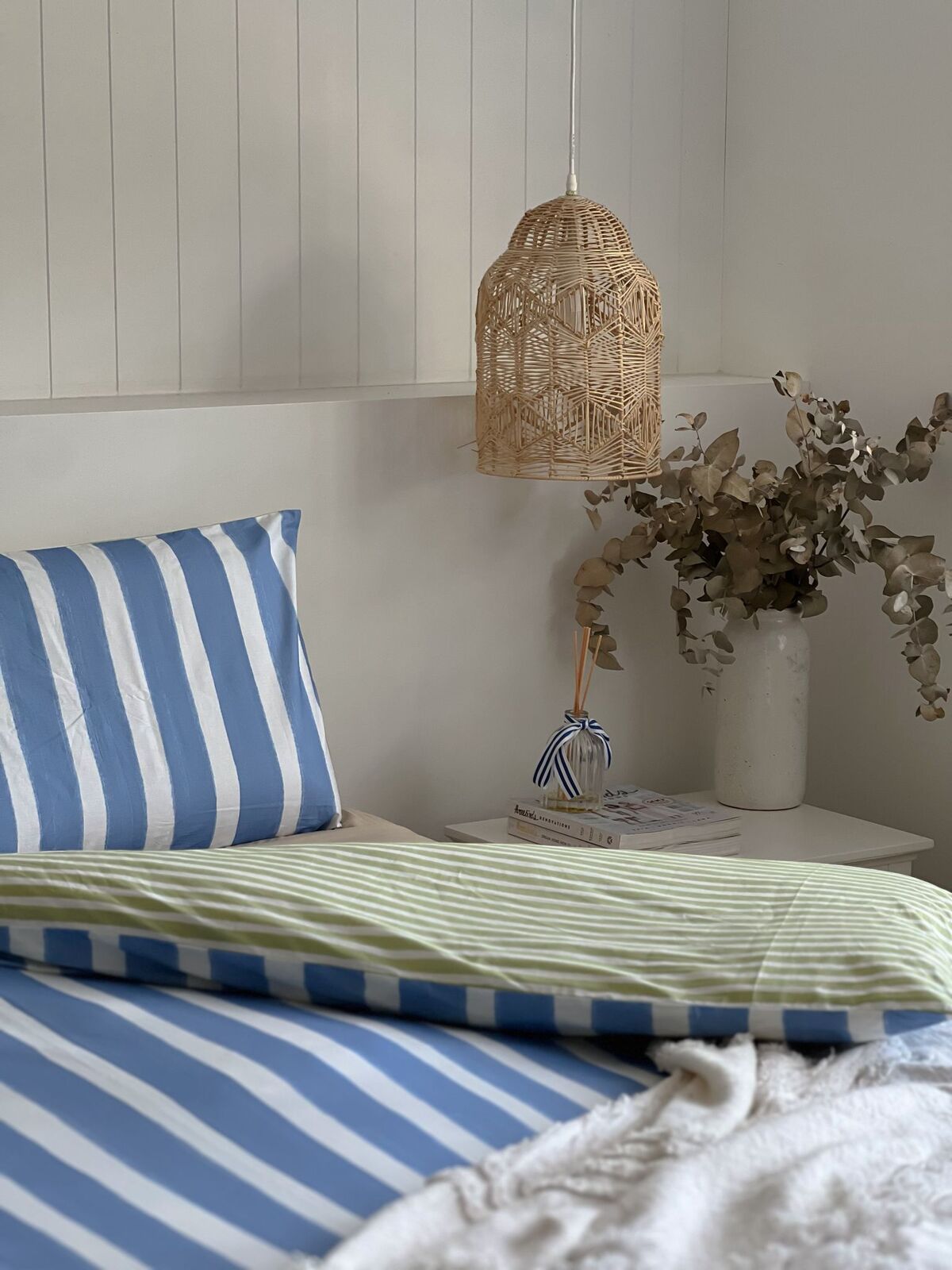 100% Cotton Duvet Quilt Cover Set w/ 2 Pillow Cases in Reversible Blue/Green/White Stripe - Single